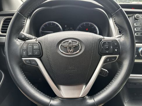 Used 2019 Toyota Highlander SE AWD/4WD image 8