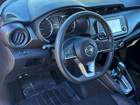 Used 2018 Nissan Kicks S image 11