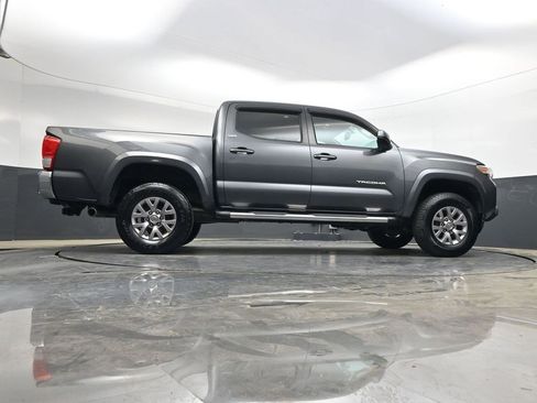 Used 2016 Toyota Tacoma SR5 w/ SR5 Appearance Package (SN) image 31