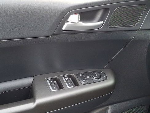 Certified 2022 Kia Sportage LX image 16