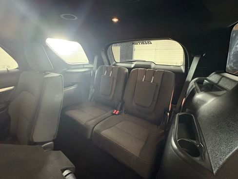 Used 2018 Ford Explorer XLT w/ Equipment Group 201A FWD image 43
