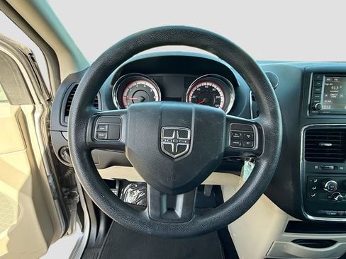 Used 2020 Dodge Grand Caravan SE FWD image 11