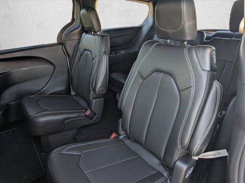 New 2026 Chrysler Pacifica Select FWD image 15