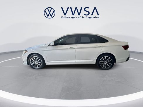 Certified 2025 Volkswagen Jetta SE FWD image 4