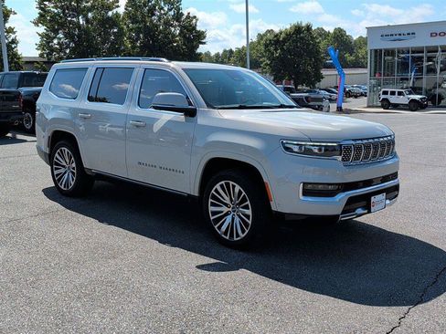 Used 2022 Jeep Grand Wagoneer Series III AWD/4WD image 2