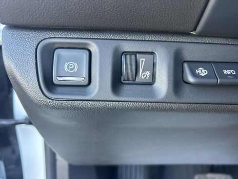 Used 2022 GMC Acadia Denali w/ Denali Technology Package FWD image 22