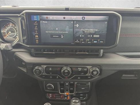 Used 2025 Jeep Wrangler Unlimited Rubicon AWD/4WD image 14