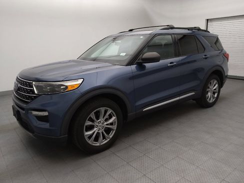 Used 2020 Ford Explorer XLT w/ Equipment Group 202A AWD/4WD image 2