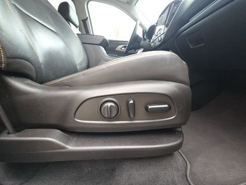 Used 2021 Chevrolet Traverse Premier image 19