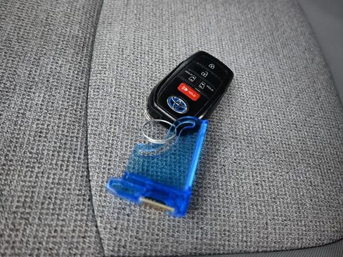 Used 2021 Toyota Sienna LE image 59