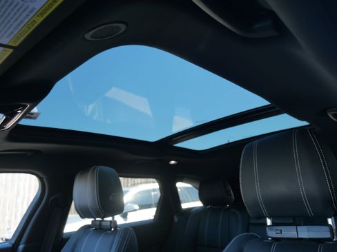 Used 2022 Land Rover Range Rover Velar R-Dynamic S image 20