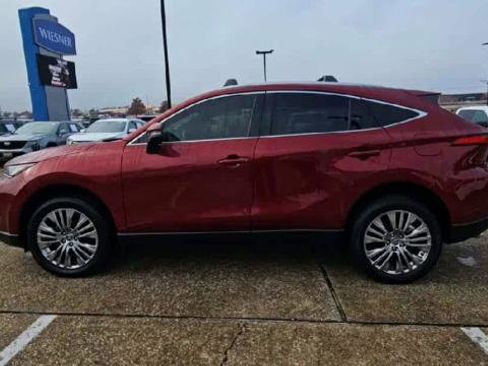 Used 2022 Toyota Venza LE image 5