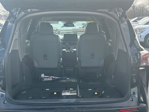 Used 2023 Toyota Sienna XLE image 9