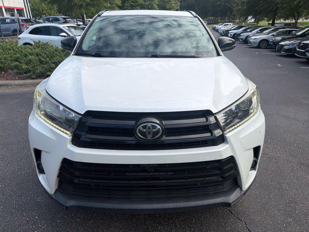 Used 2019 Toyota Highlander SE w/ Nightshade Edition AWD/4WD image 3