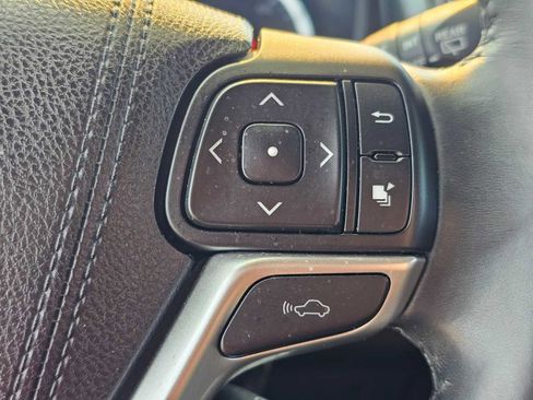 Used 2015 Toyota Highlander Limited w/ Driver Technology Package FWD image 31