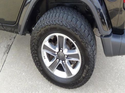 Used 2021 Jeep Wrangler Unlimited Sahara image 9