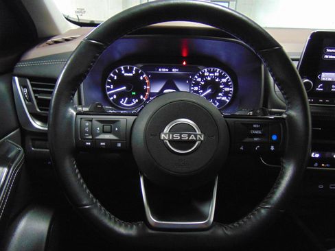 Used 2023 Nissan Rogue SV AWD/4WD image 18