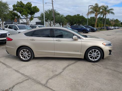 Used 2019 Ford Fusion SEL image 3