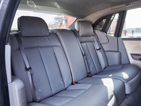 Used 2025 Rolls-Royce Phantom Sedan RWD image 50