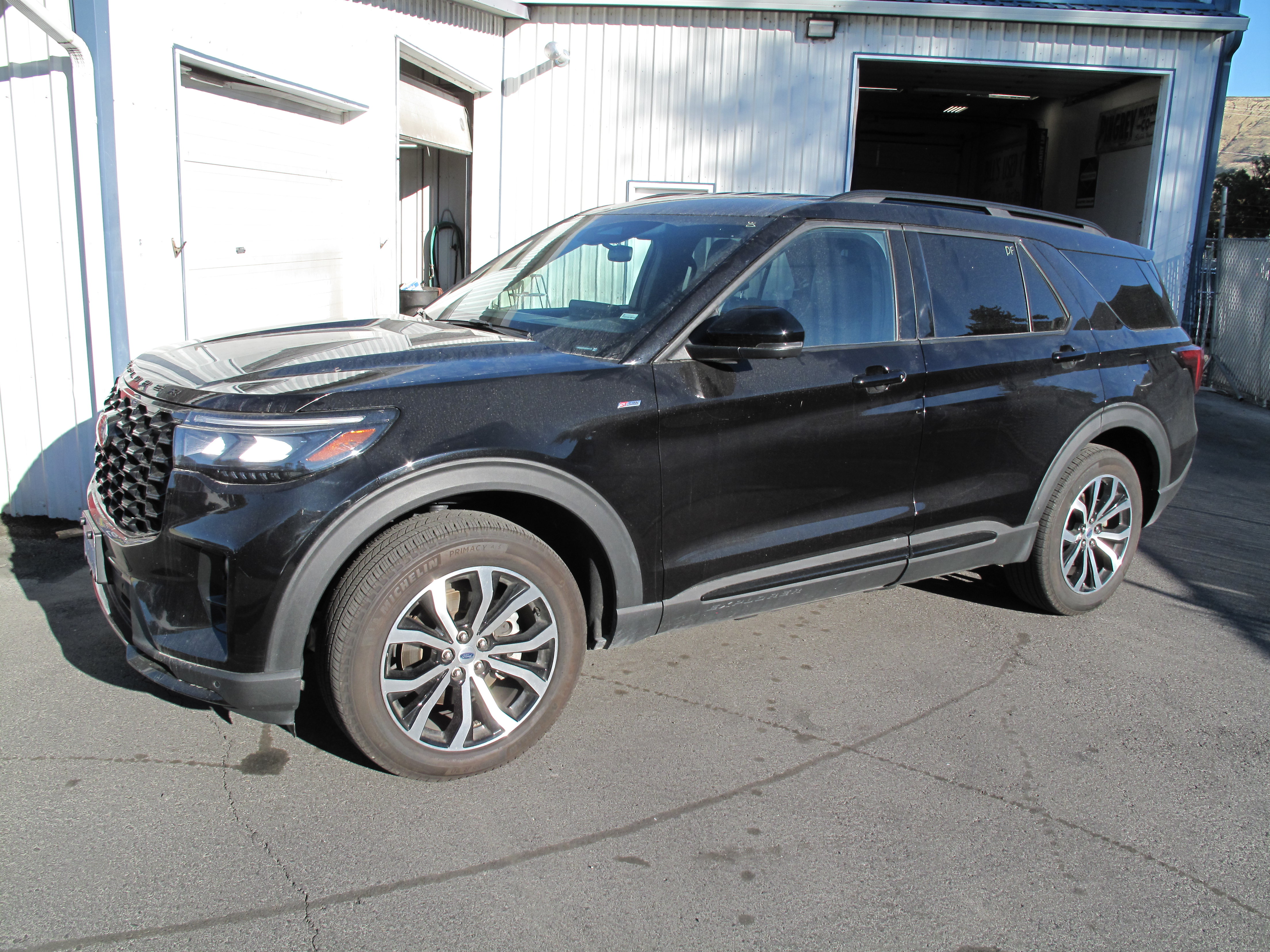 Used 2025 Ford Explorer ST-Line AWD/4WD image 1