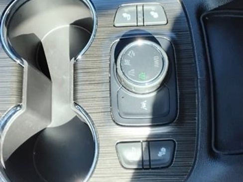 Used 2023 GMC Acadia SLT image 43