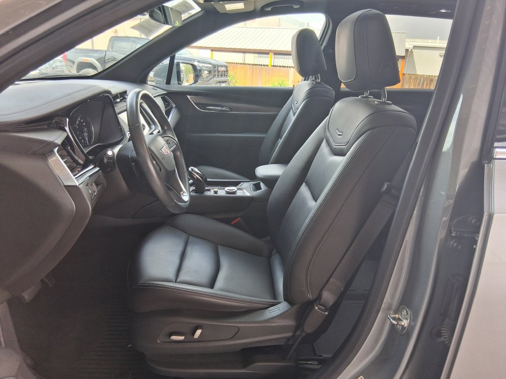 Used 2024 Cadillac XT6 Luxury w/ LPO, Floor Liner Package FWD image 18
