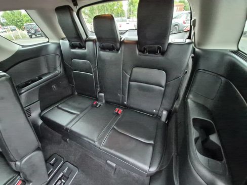 Used 2025 Nissan Pathfinder SL AWD/4WD image 23