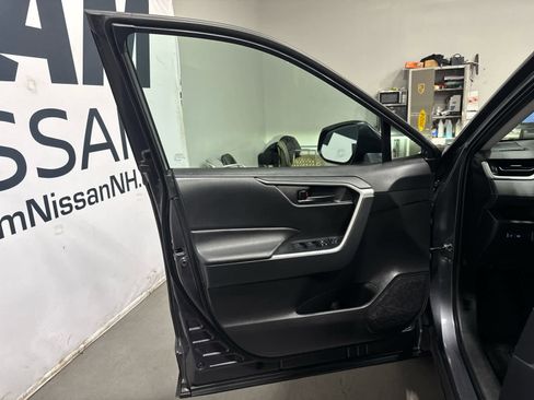 Used 2022 Toyota RAV4 LE image 9