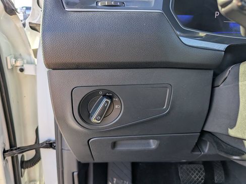 Certified 2023 Volkswagen Tiguan SE FWD image 24