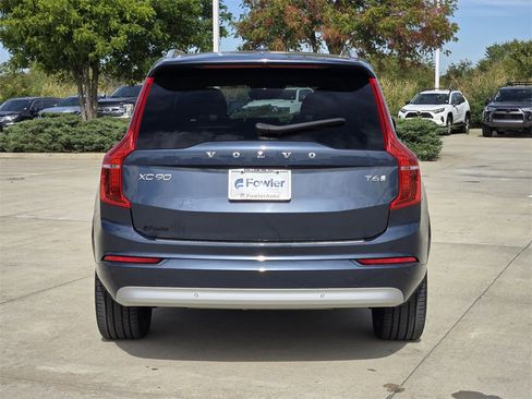 Used 2022 Volvo XC90 T6 Momentum w/ Advanced Package image 6