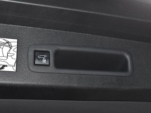 Used 2024 Toyota Sienna XLE FWD image 31
