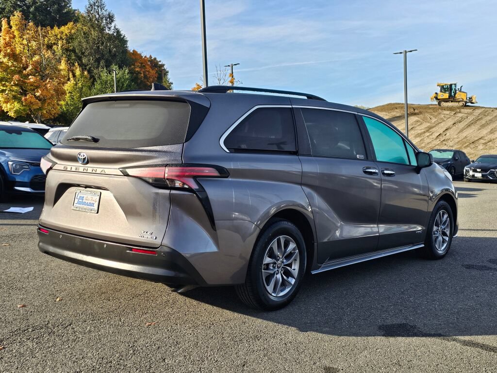 Used 2021 Toyota Sienna XLE FWD image 5