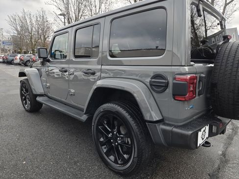 Used 2021 Jeep Wrangler Unlimited Sahara w/ Cold Weather Group image 17