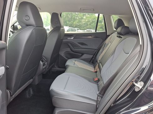 Used 2026 Volkswagen Tiguan SE AWD/4WD image 10