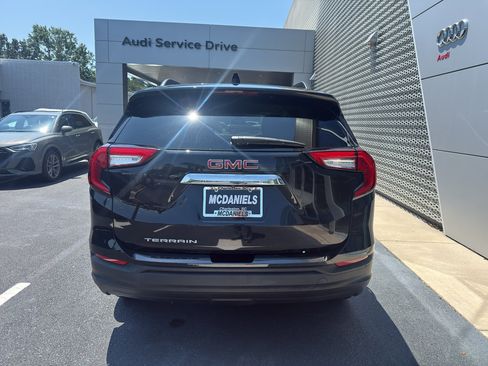 Used 2022 GMC Terrain SLE w/ Driver Convenience Package FWD image 4