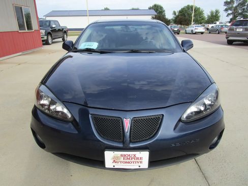 Used 2007 Pontiac Grand Prix w/ Sun And Sound Package FWD image 2