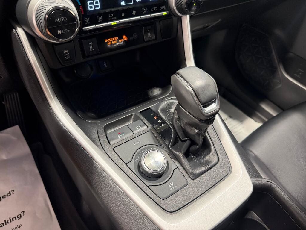 Certified 2022 Toyota RAV4 XSE w/ XSE Grade Weather Package AWD/4WD image 34