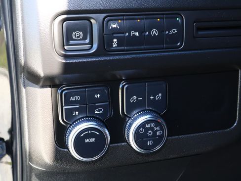 Used 2022 GMC Yukon SLT AWD/4WD image 25