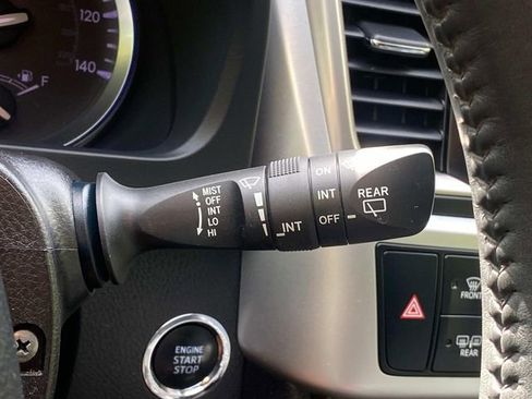 Used 2019 Toyota Highlander XLE FWD image 23