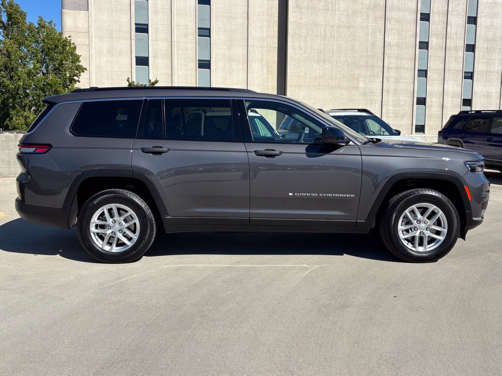 Used 2025 Jeep Grand Cherokee L Laredo RWD image 2