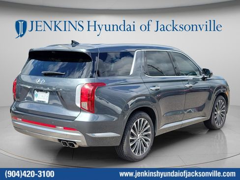 Used 2023 Hyundai Palisade Calligraphy FWD image 4