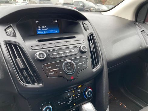 Used 2015 Ford Focus SE FWD image 20