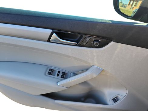 Used 2022 Volkswagen Passat 2.0T SE image 19