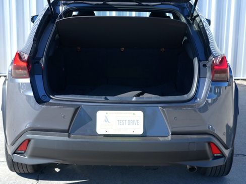 Used 2022 Lexus UX 200 image 8