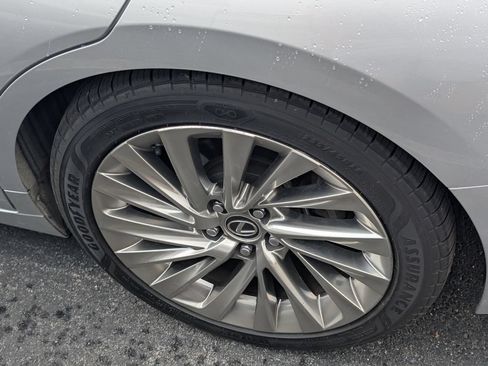 Used 2019 Lexus ES 350 Ultra Luxury w/ Accessory Package 2 FWD image 10