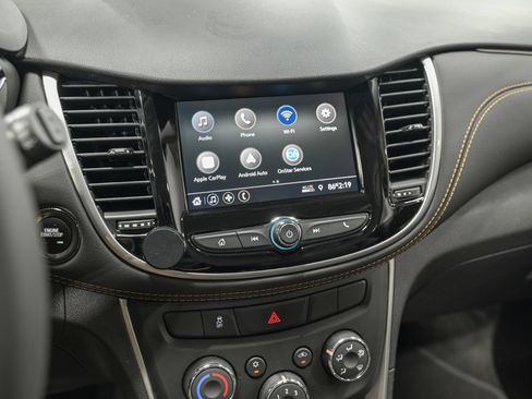 Used 2022 Chevrolet Trax LT w/ LT Convenience Package AWD/4WD image 24