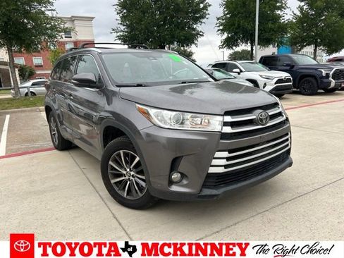 Used 2018 Toyota Highlander XLE FWD image 1