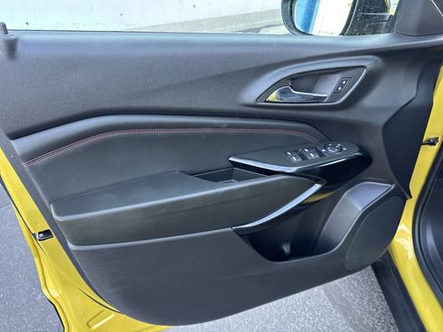 Used 2024 Chevrolet Trax RS w/ Sunroof Package FWD image 21