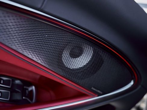 Used 2025 McLaren Artura Spider image 32