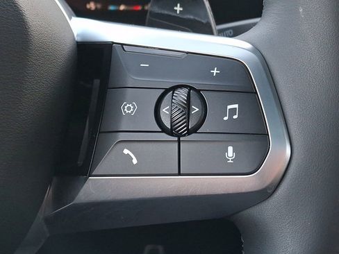 Used 2025 BMW X2 xDrive28i w/ Premium Package image 18